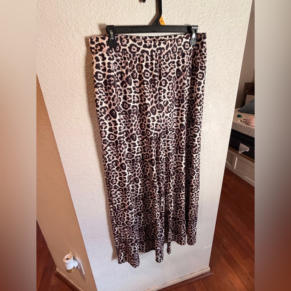 Chaser Leopard Print Pants in Leopard Print